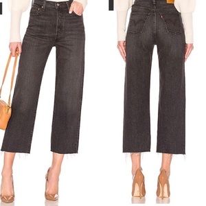 Levi’s Ribcage size 28 Cropped Frayed Hem Jeans